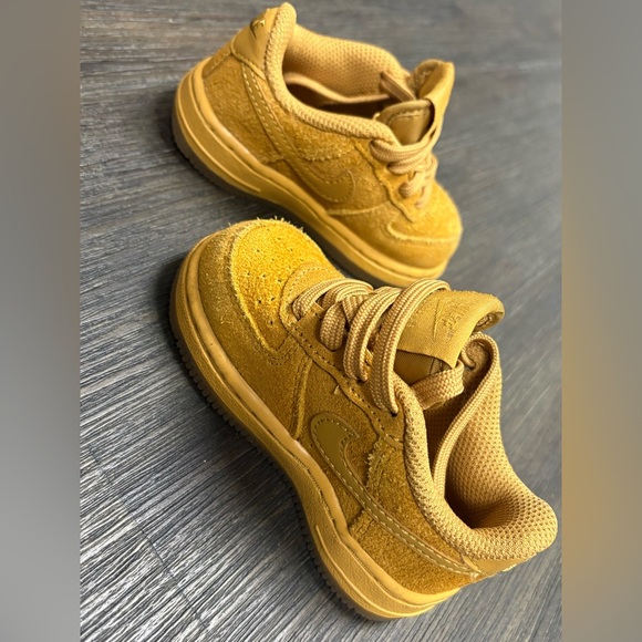 Wheat Gum Nike Toddler LV8 Light Brown Childs 5 - Picture 3 of 6